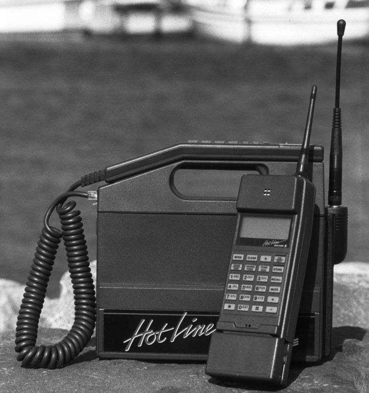 Tidlig modell av mobiltelefon. foto.