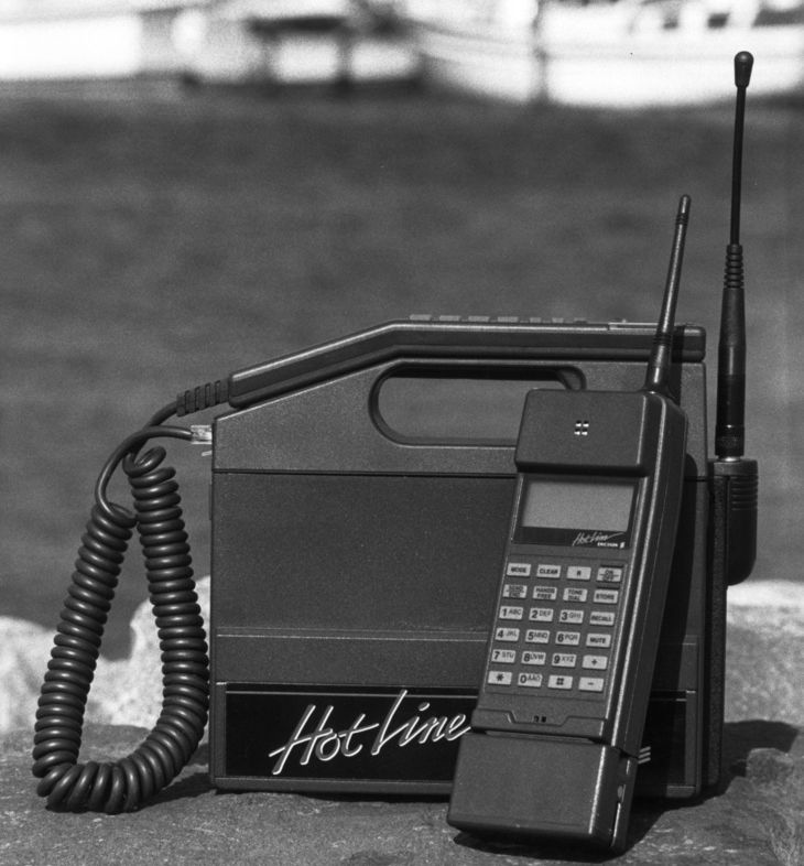 Tidlig modell av mobiltelefon. foto.