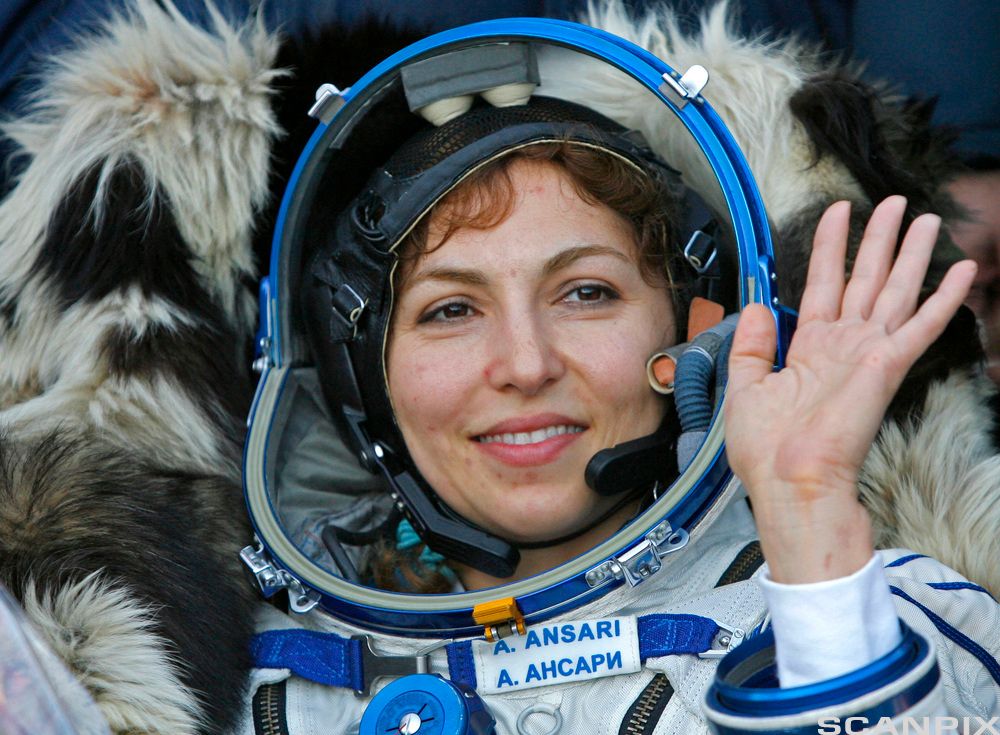 Romturist etter landing ved byen Arkalyk i Nord-Kasakhstan, i 2006. Foto.