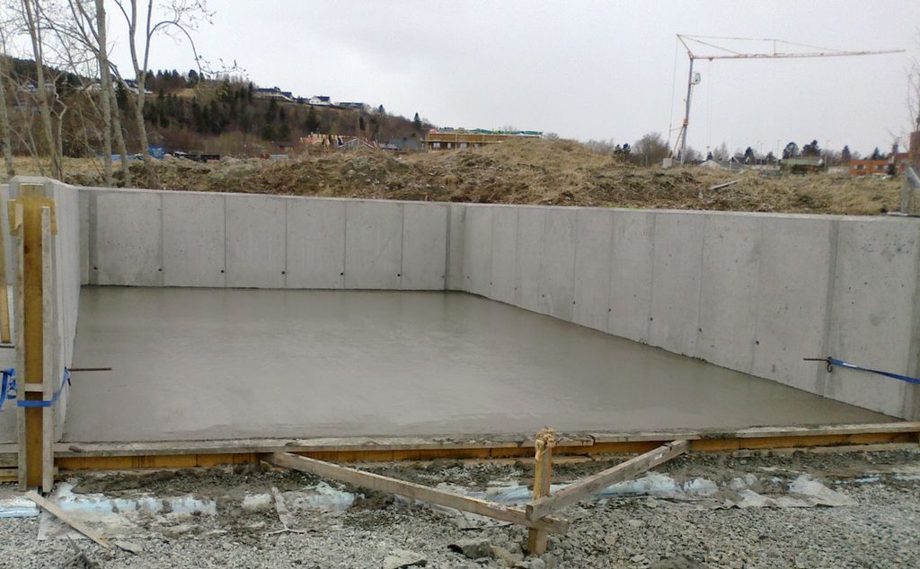 Ferdig støypt golv av betong. Foto.