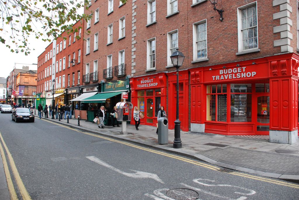 A street in downtown Dublin. Photo.