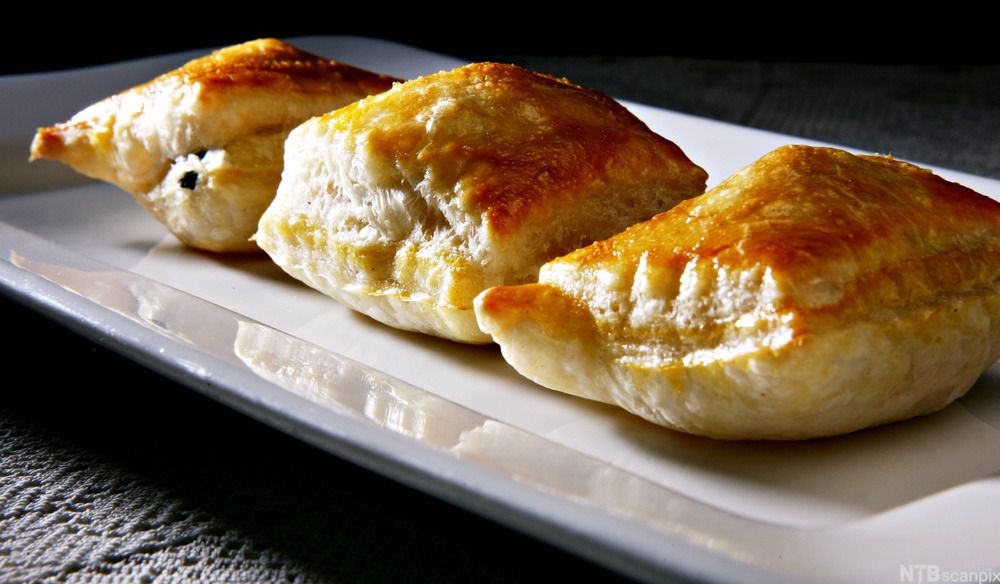 Innbakt chèvre i butterdeig. Foto.