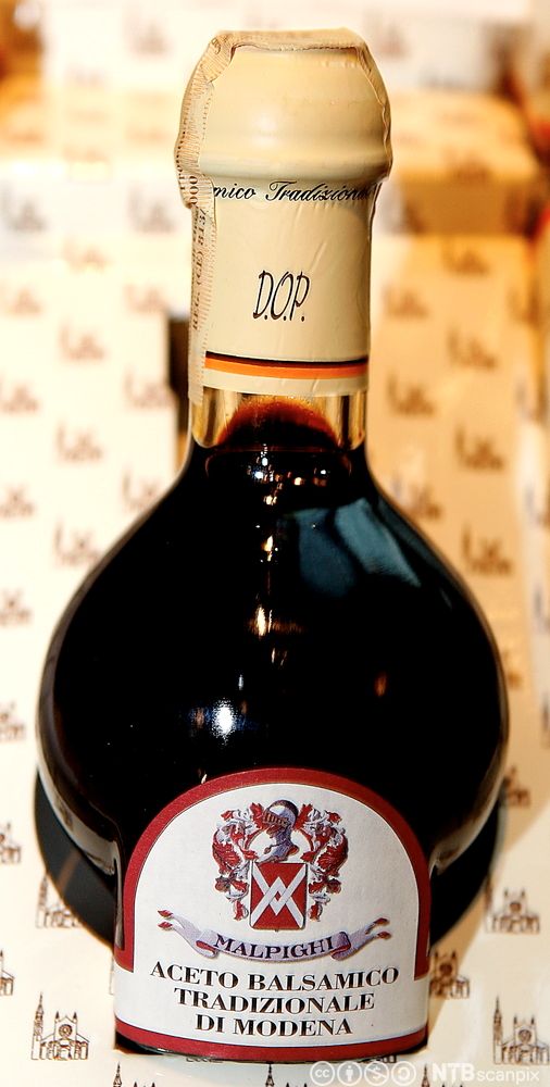 Ei flaske med Aceto Balsamico tradizionale. Foto.