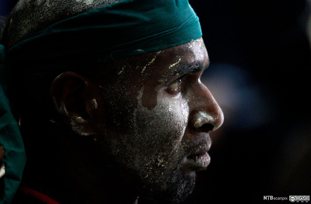 Den aboriginske artisten Albert David under en velkomstseremoni ved parlamentet i Canberra. Foto.