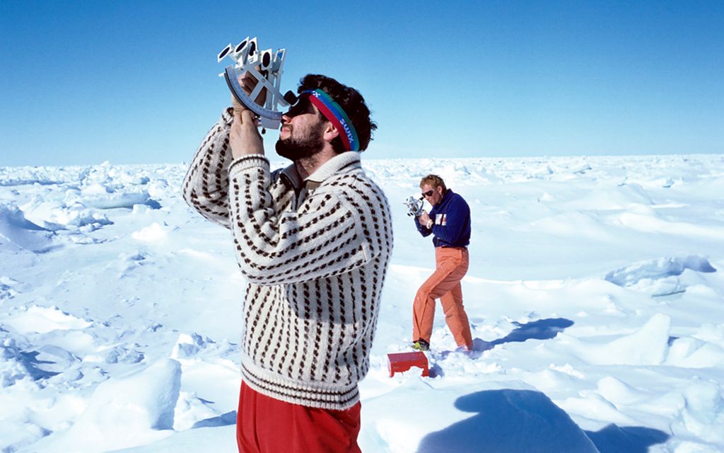 Bilde av sydpolekspidisjon hvor posisjonen måles ved hjelp av en sektant.