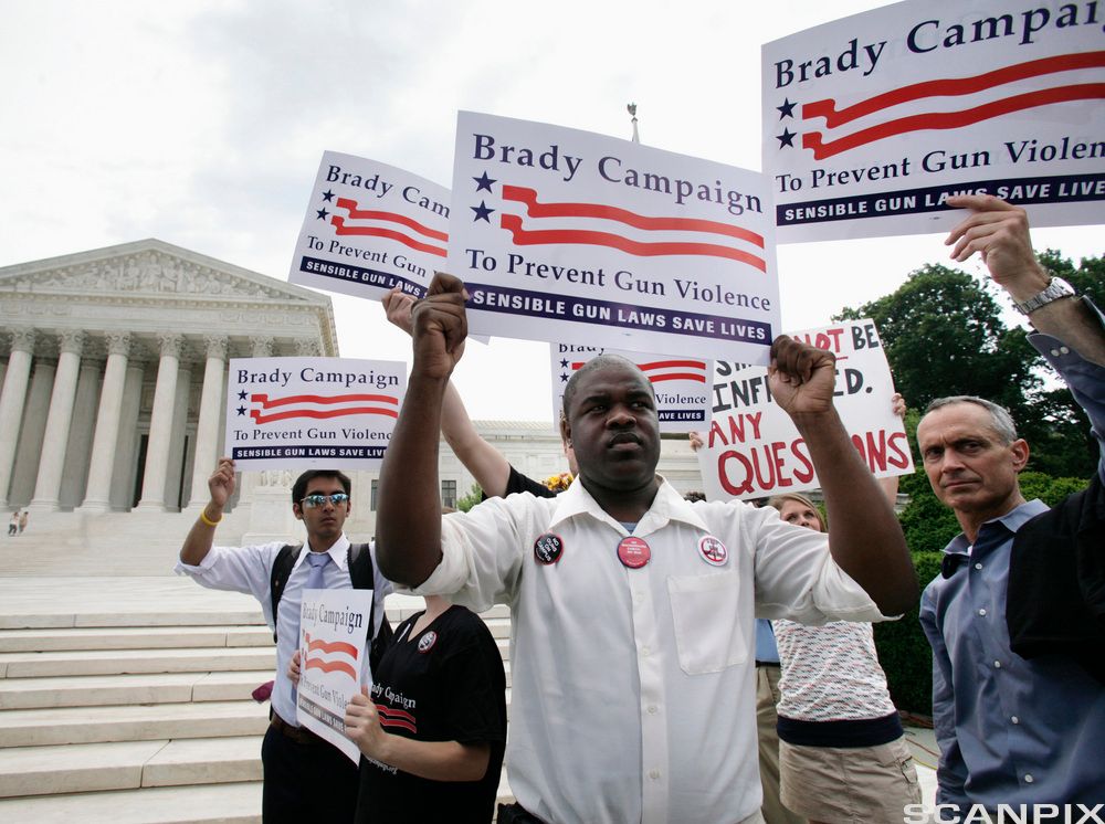 Activists with Brady Campaign for Gun Control. Photo.