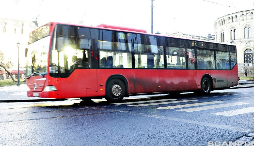 En rød buss. Foto. 