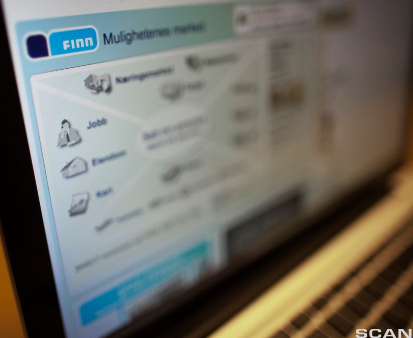 Ein pc-skjerm viser nettsida til ei plattform for kjøp og sal. Foto.