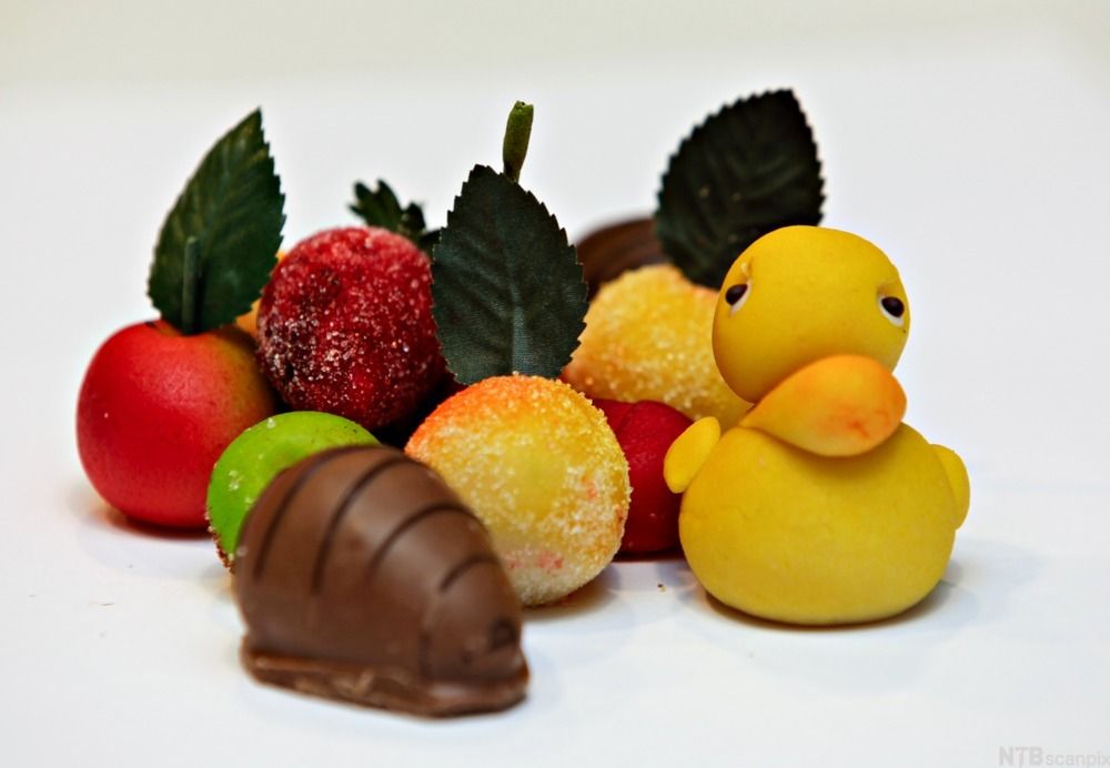 Forskjellige marsipanfigurer. Foto.
