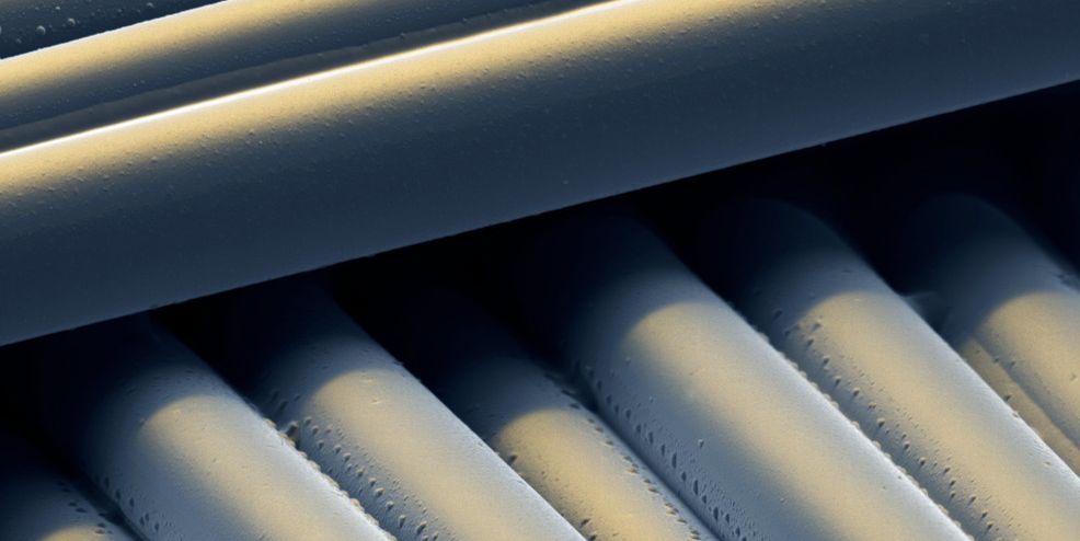 Nærbilete av glassfiberstenger. Foto.