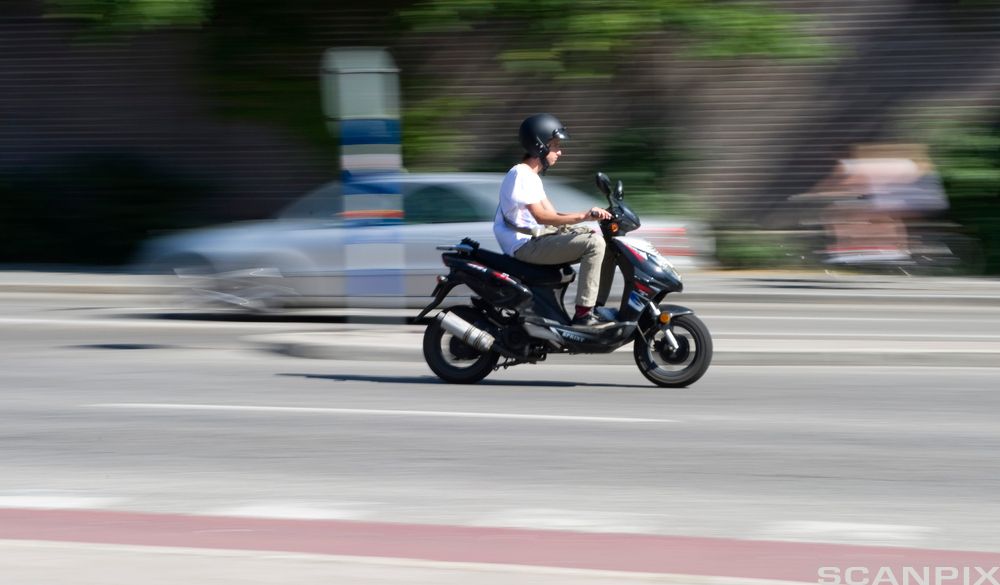 Mopedkjøring. Foto.