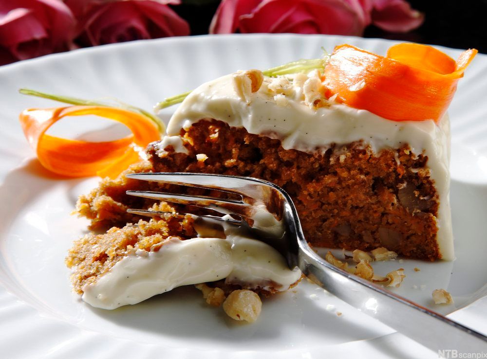  Gulrotkake med glasur. Foto.