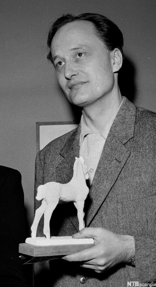 Portrettbilete av den norske forfattaren og lyrikaren André Bjerke. Foto.