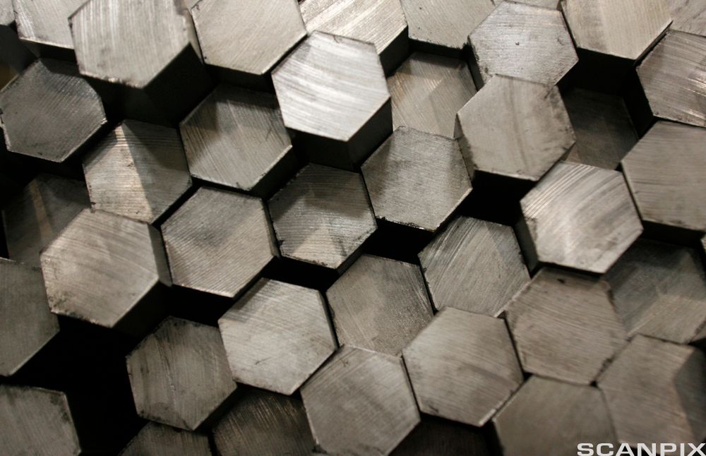 Kaldtrekte stålstenger. Foto.