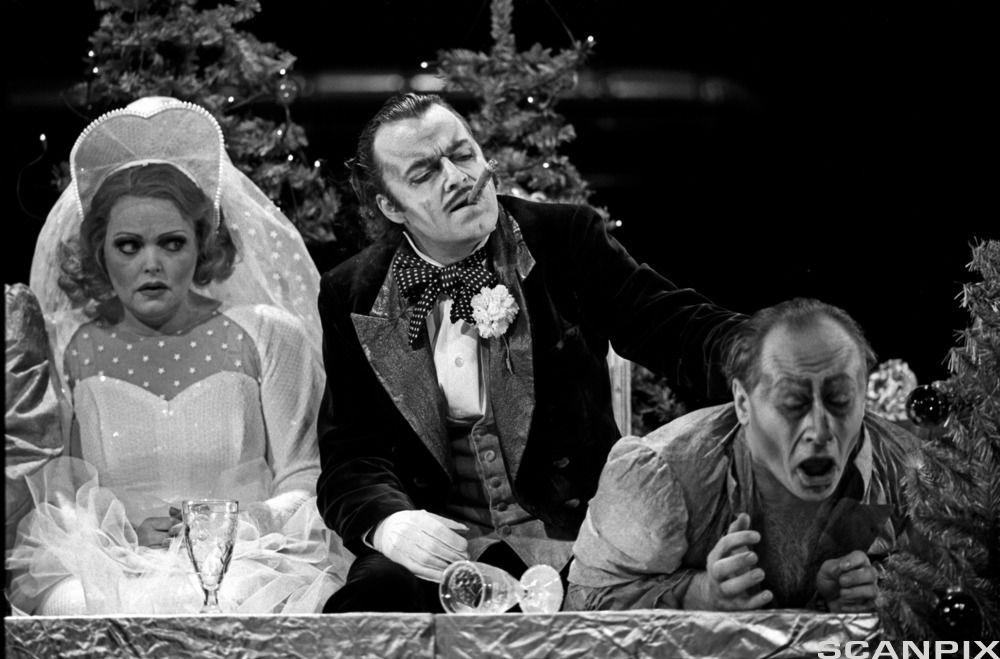 Scene i Tolvskillingsoperaen. Foto.