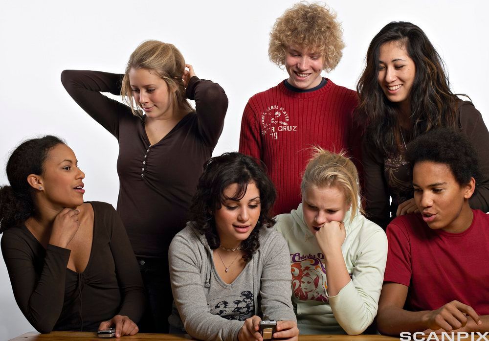 Gruppe med ungdommer. Foto.