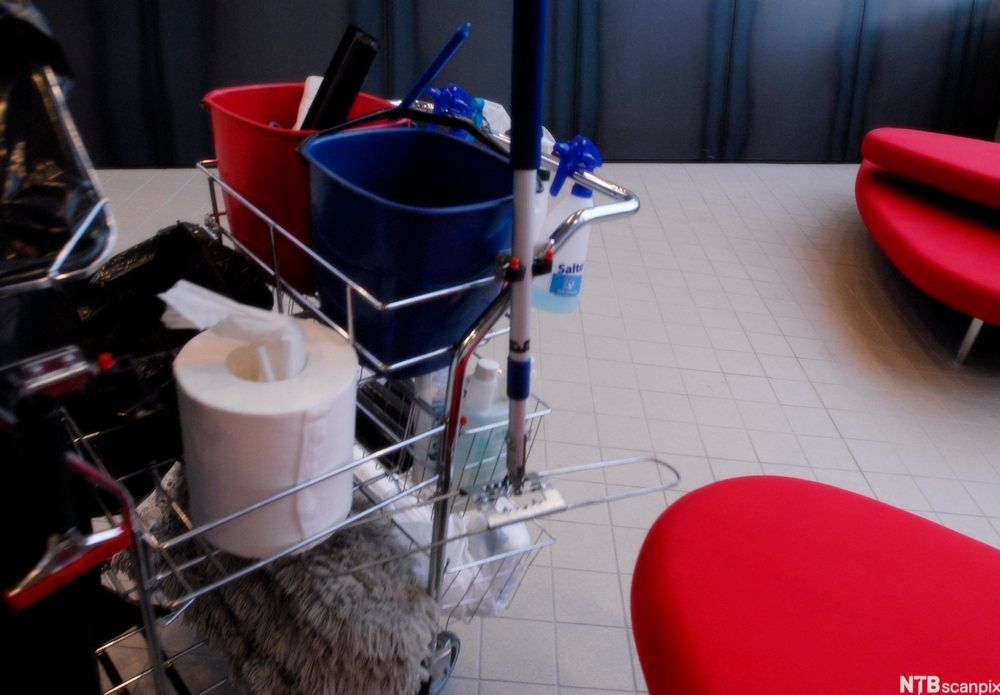 Renholdstralle på kontor. Foto.