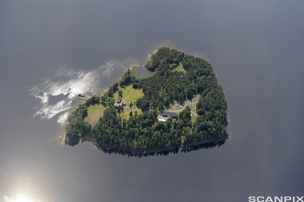 Utøya sett fra lufta. Foto. 