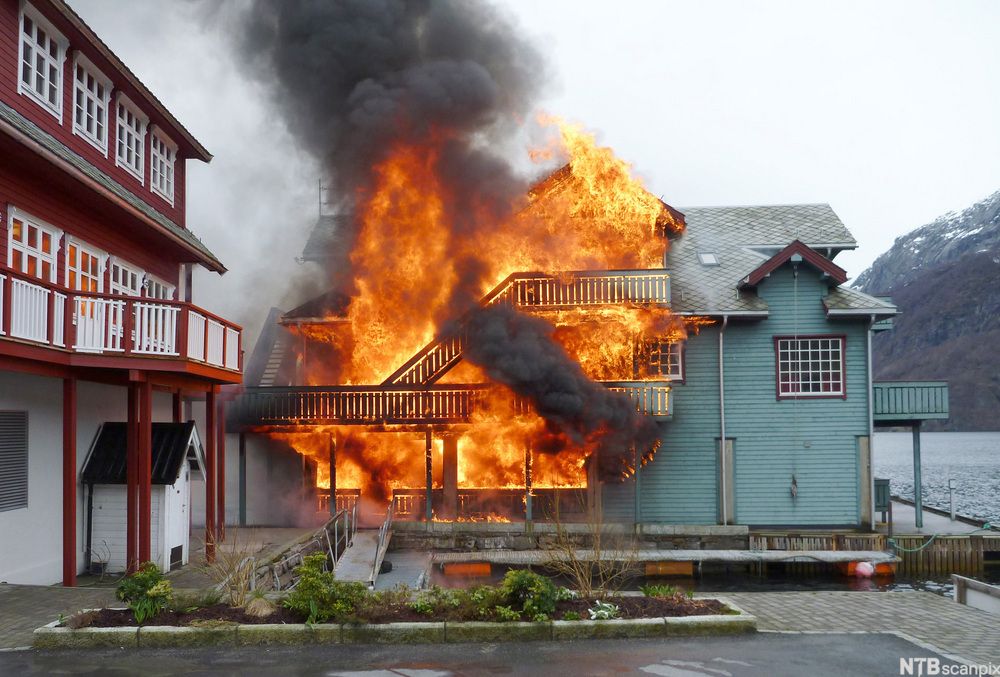 Brann i hus. Foto.
