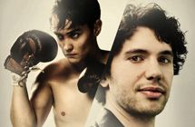 Kollasj med to fotografier. Det ene viser en mann i bar overkropp og med boksehansker. Det andre viser ansiktet til en mann som ser i kameraet. Foto.