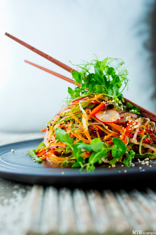bilde av en anrettet  Asiatisk salat