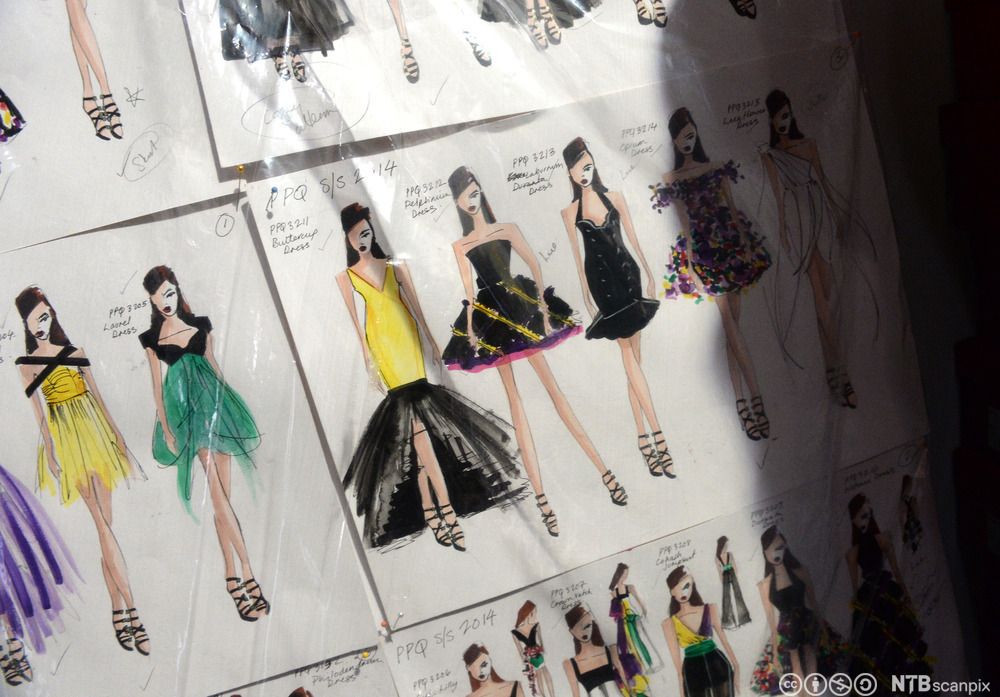 Designskisser av festkjoler. Foto.