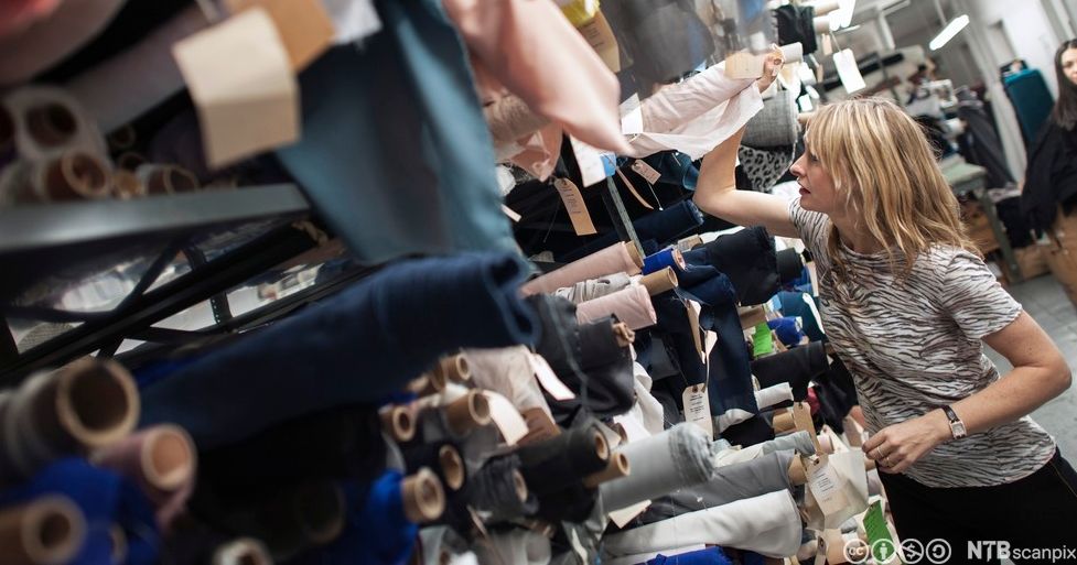 Ruller med tekstiler. Foto.