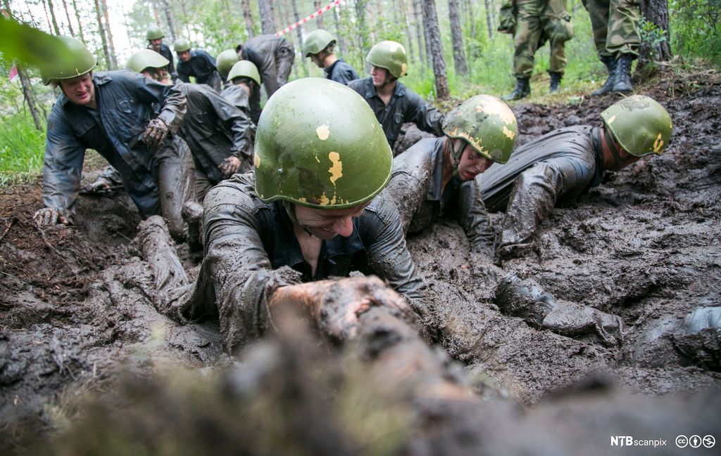 Kandidater til forsvaret i testløype. Foto.
