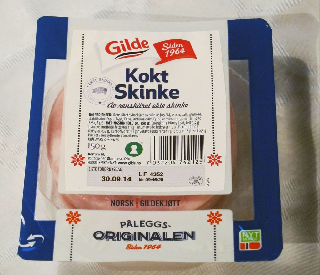 Innholdsfortegnelse og strekkode på pakke med kjøttpålegg.foto.