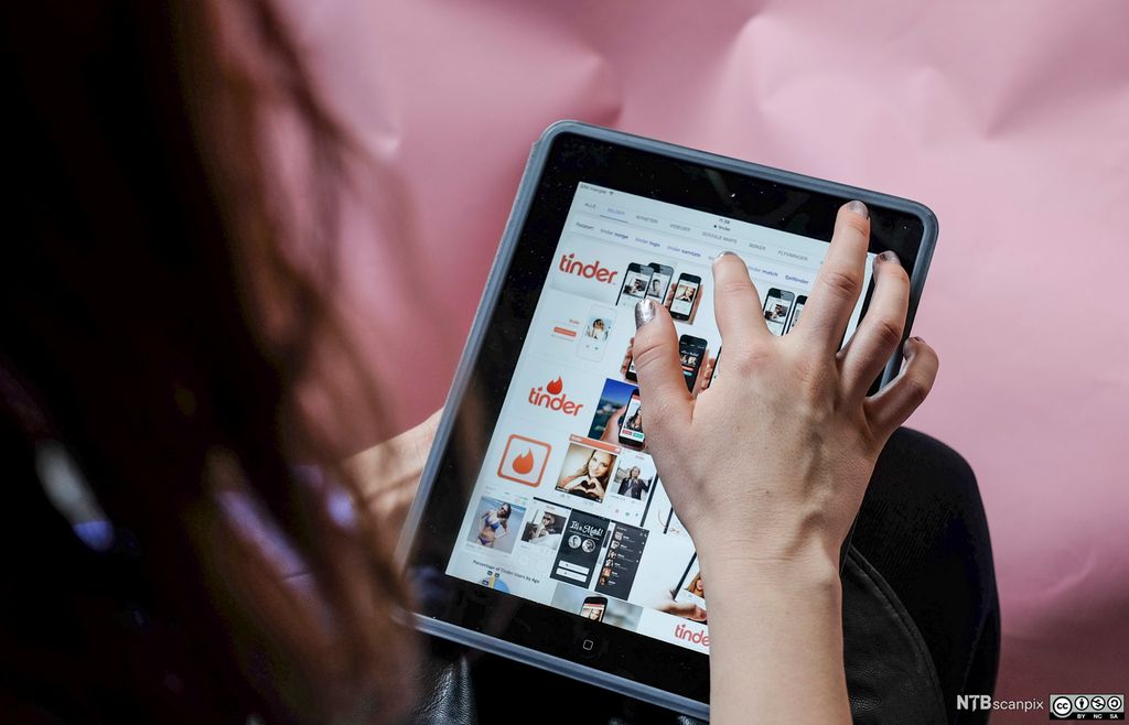 Tinder på iPad. Foto.