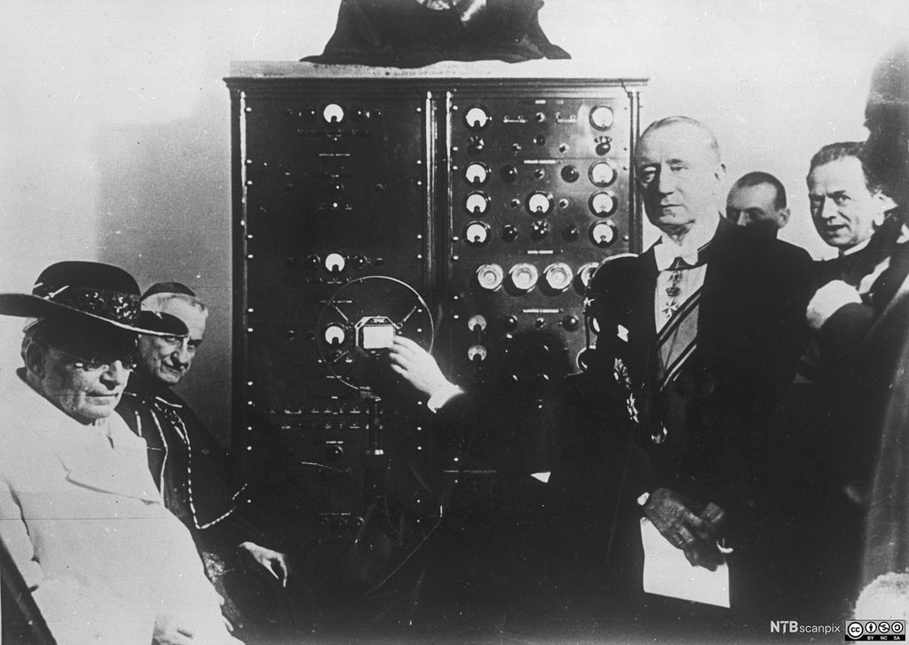 Vatikanradioen ble offisielt innviet 12. februar 1931 med pave Pius XI og Guglielmo Marconi til stede. Foto.