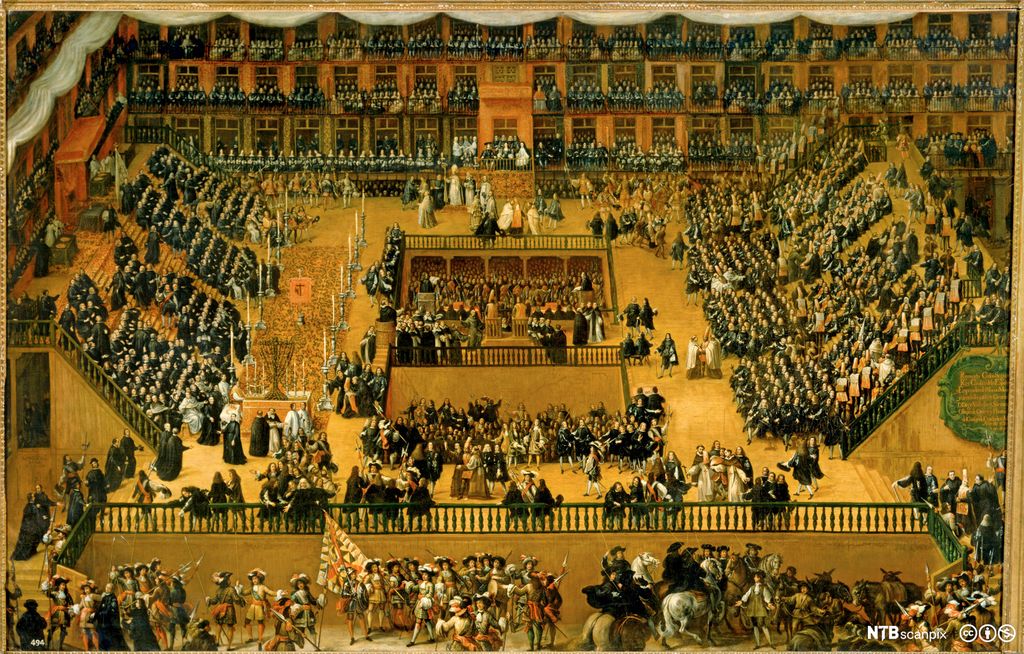 Mange mennnesker er samla på ein stor plass med tribunar. Måleri.