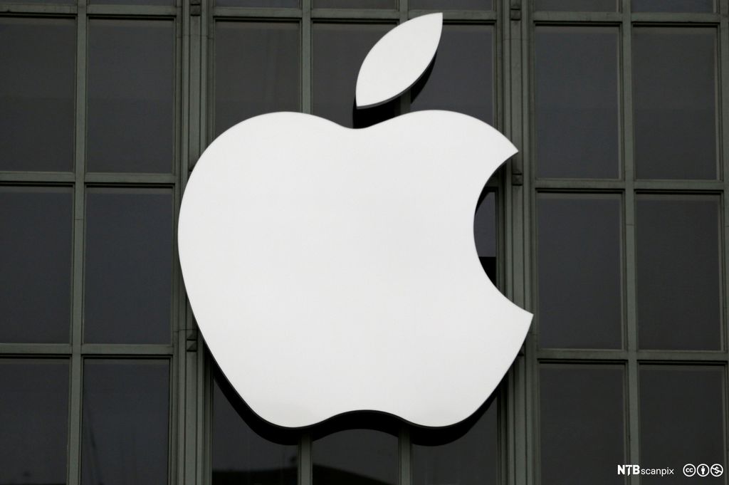 Apple-logoen vises på selskapets bygning i San Francisco, California. Foto.