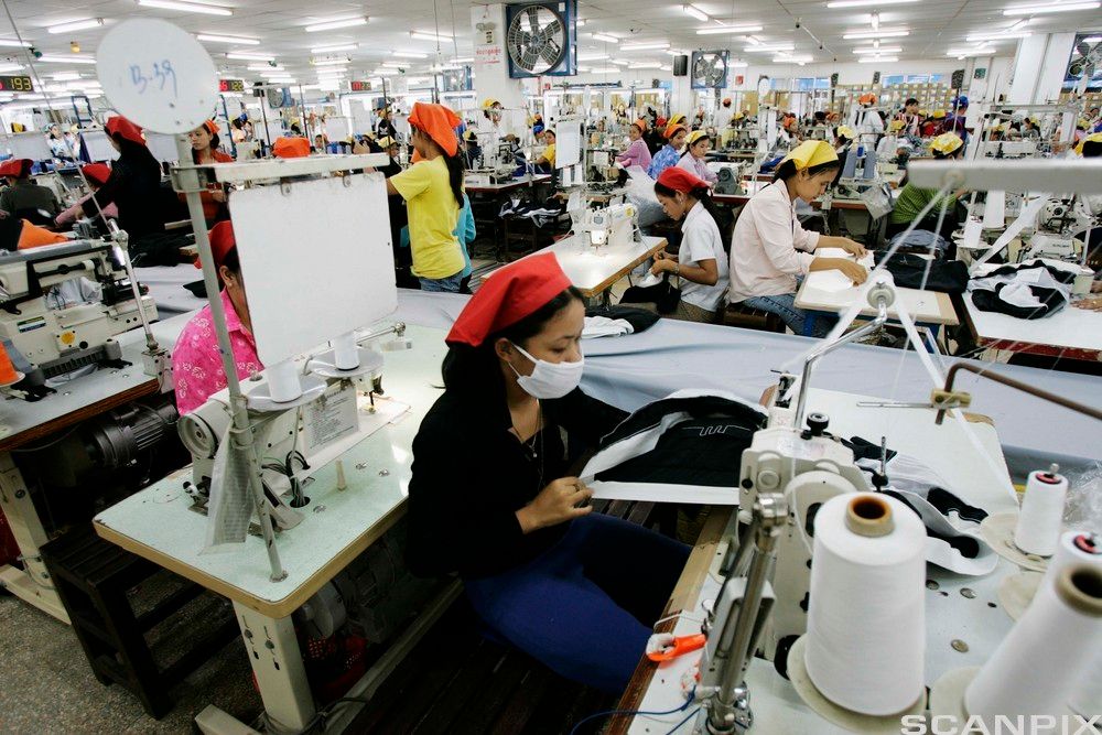 Tekstilfabrikk i Kambodsja. Foto.