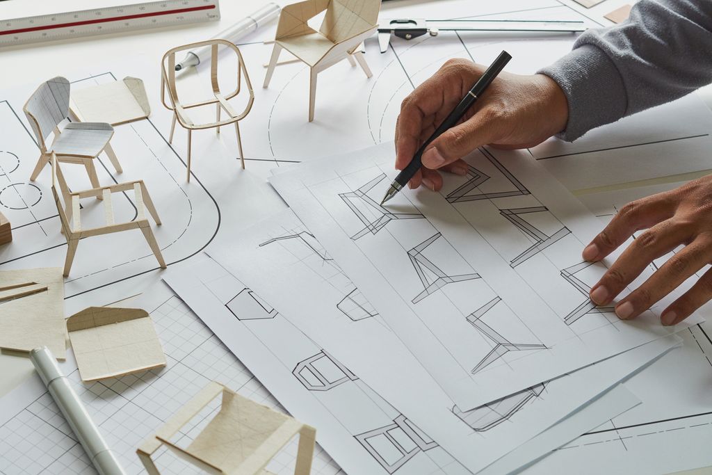 Skisser og 3d-modeller av stoler. Foto.