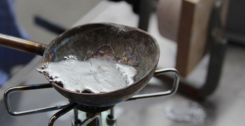 Tinn i smelteprosessen.