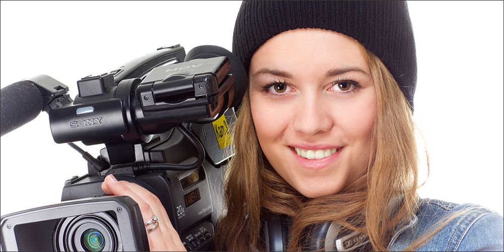 Jente med videokamera. Foto