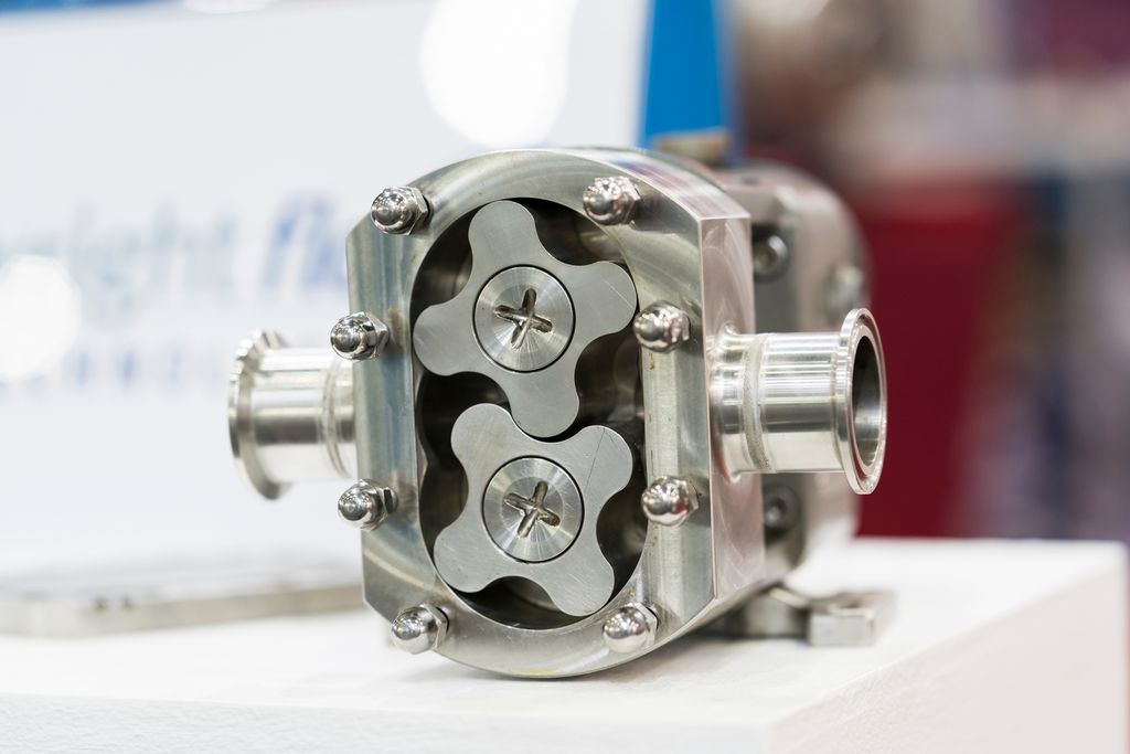 Nærbilde av industriell vingepumpe. Foto.