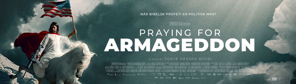 Jesus-figur sit på ein kvit hest. Han held eit amerikansk flagg i venstre hand. I høgre hand held han eit automatvåpen som han siktar ned mot bakken med. Tekst i biletet: Når bibelsk profeti er politisk makt. Praying for Armageddon. Illustrasjon.