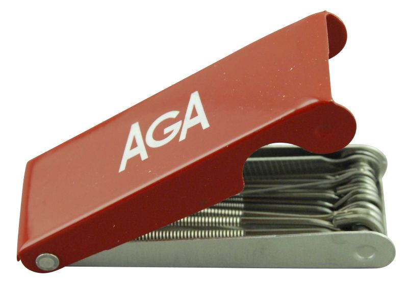 Metalleske som inneheld reinsenåler med riller. Foto.