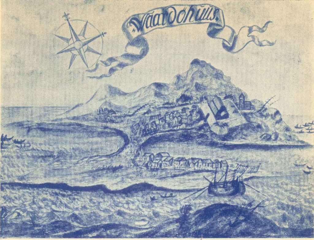 Blyantteikning av ei øy med busetnad og ein stor festning. Skip og båtar på havet i forkant. Eit banner med påskrifta "Waardøhuus" og ei kompasstjerne er teikna øvst. Illustrasjon.
