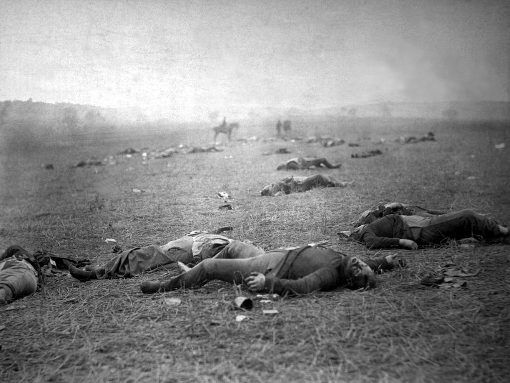 Døde unionssoldater på slagmarken ved Gettysburg i Pennsylvania. Foto.