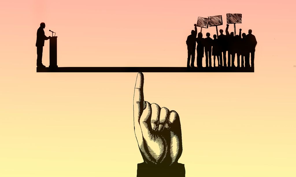 Politiker og demonstranter balanserer på hver sin side av en vippestang. Illustrasjon.