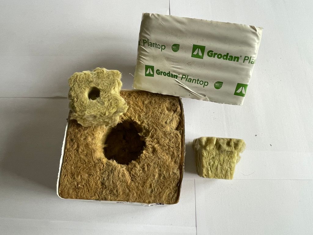 Steinullblokker i ulike størrelser. Foto.