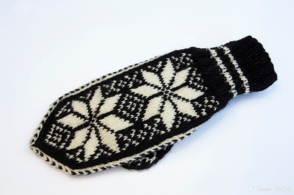 Selbuvott. Strikkevott med selburose. Foto.